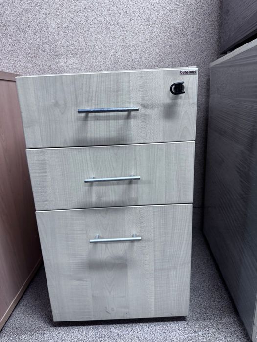 Офисная мебель тумбы кресла