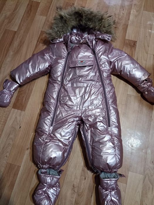 Продам 2-комбинезона зиний