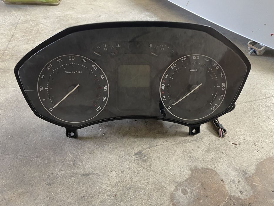 Ceasuri / kilometraj / Bord Skoda Octavia 2 europa diesel