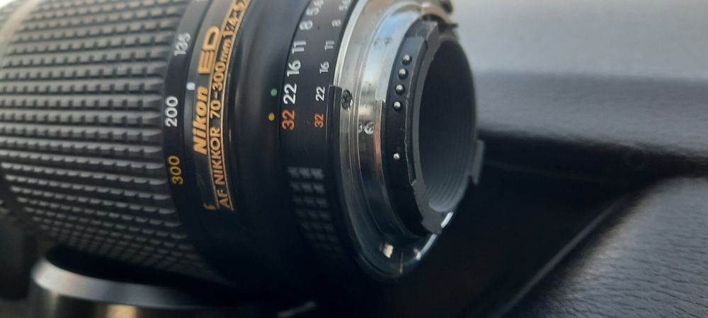 Телефото обектив Nikon 70-300