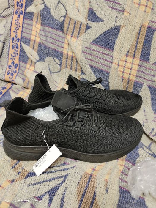 Продам кроссовки