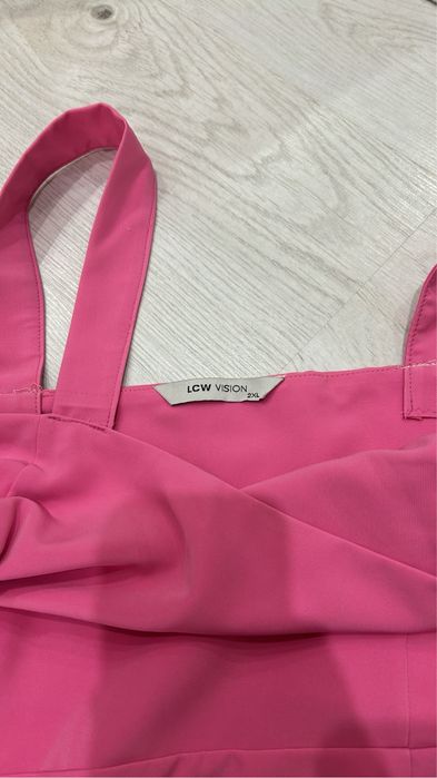 Розова рокля с цепка