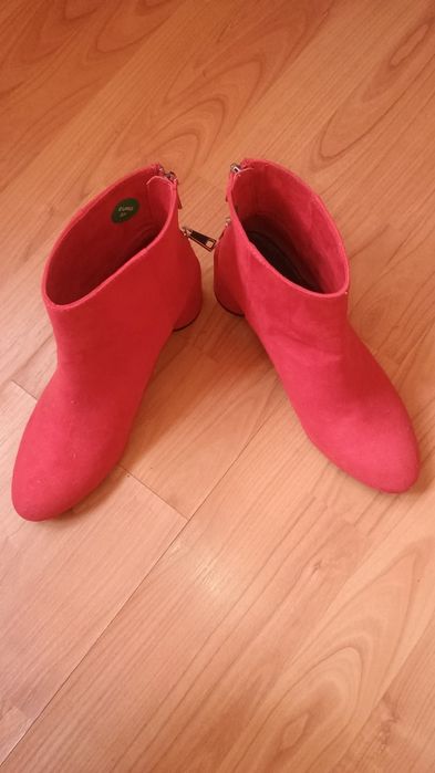 Botine cu toc Bershka