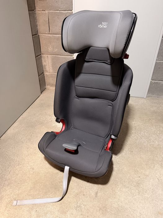 Scaun auto Britax Romer Advansafix IV R 9 luni-12 ani pozitie de somn