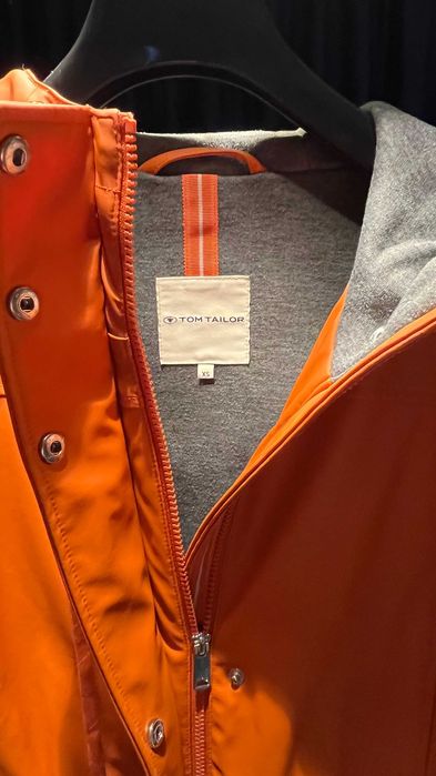 Зимно водоустойчиво яке Tom Ford (дамско XS размер). Перфектно.