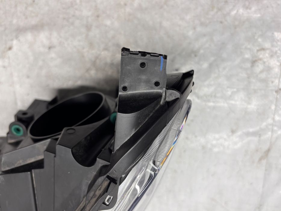 Ляв фар • Toyota Proace (2022–)