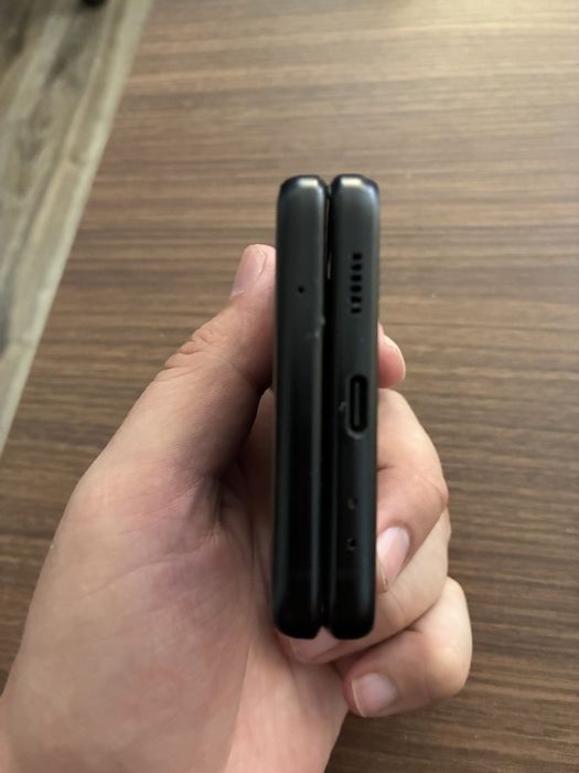 Samsung Galaxy Z Flip 3 - за части