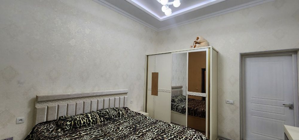 Гулистон 3соток 4комнатная новая евроремонт 100м от дороги