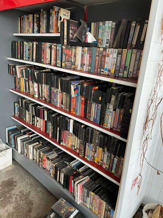 Колекция от ~1500 VHS видеокасети – разнообразни жанрове