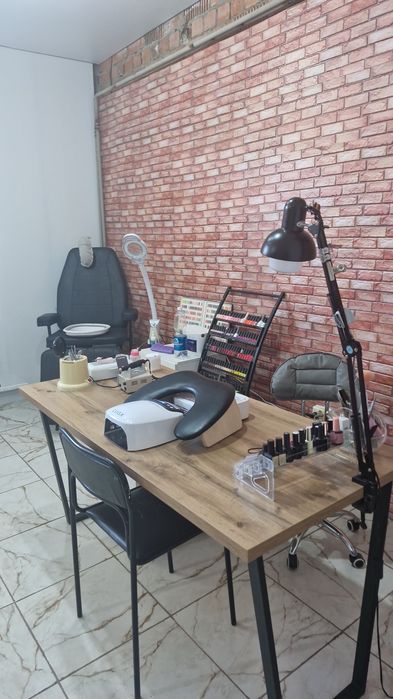 Сдам место мастеру маникюра