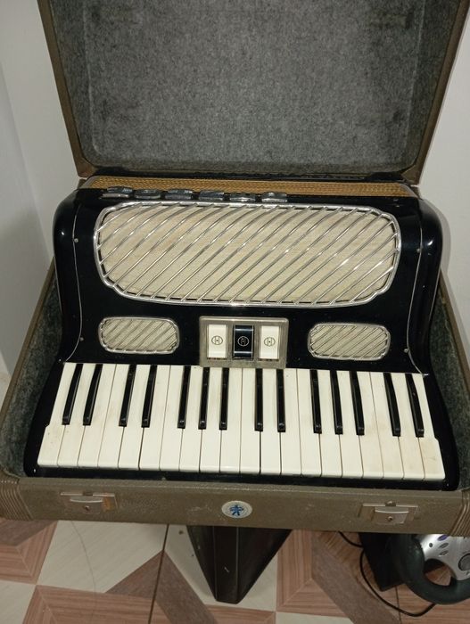 Acordeon hohner.