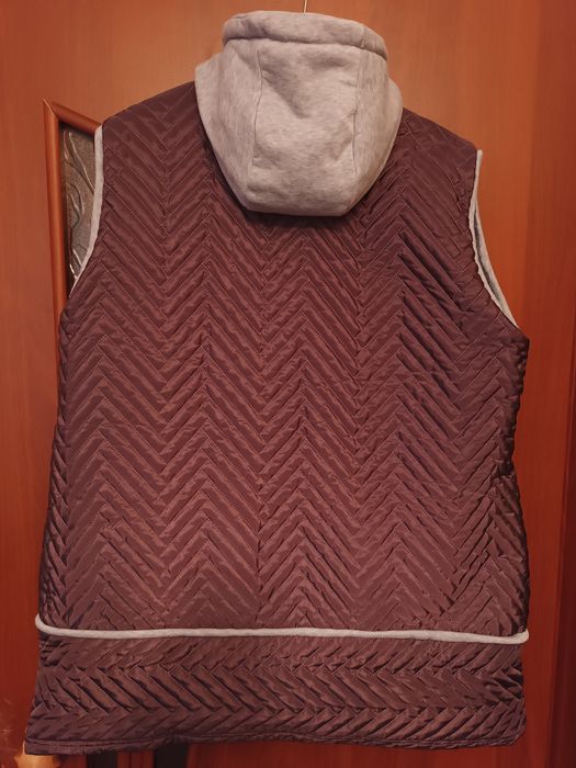 Женский жилет ( новый)