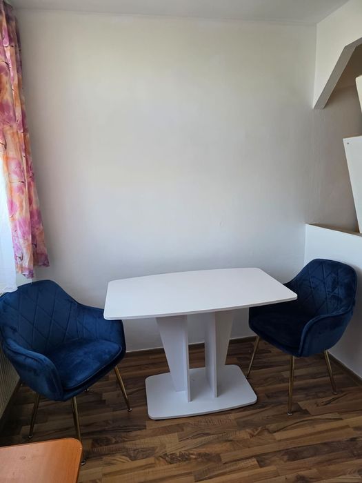 Închiriez garsoniera