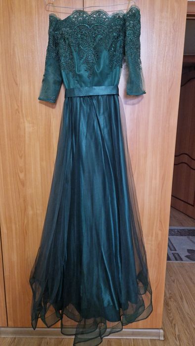 Продам вечерние платья