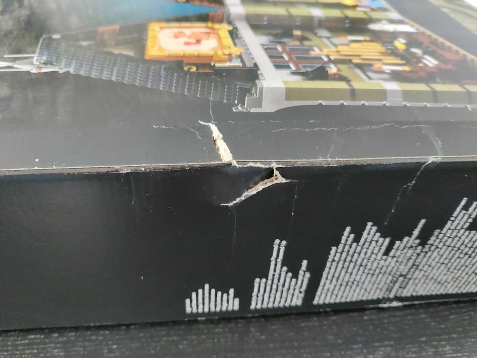 Lego 10273 Haunted House, Sigilat, Cutie rupta