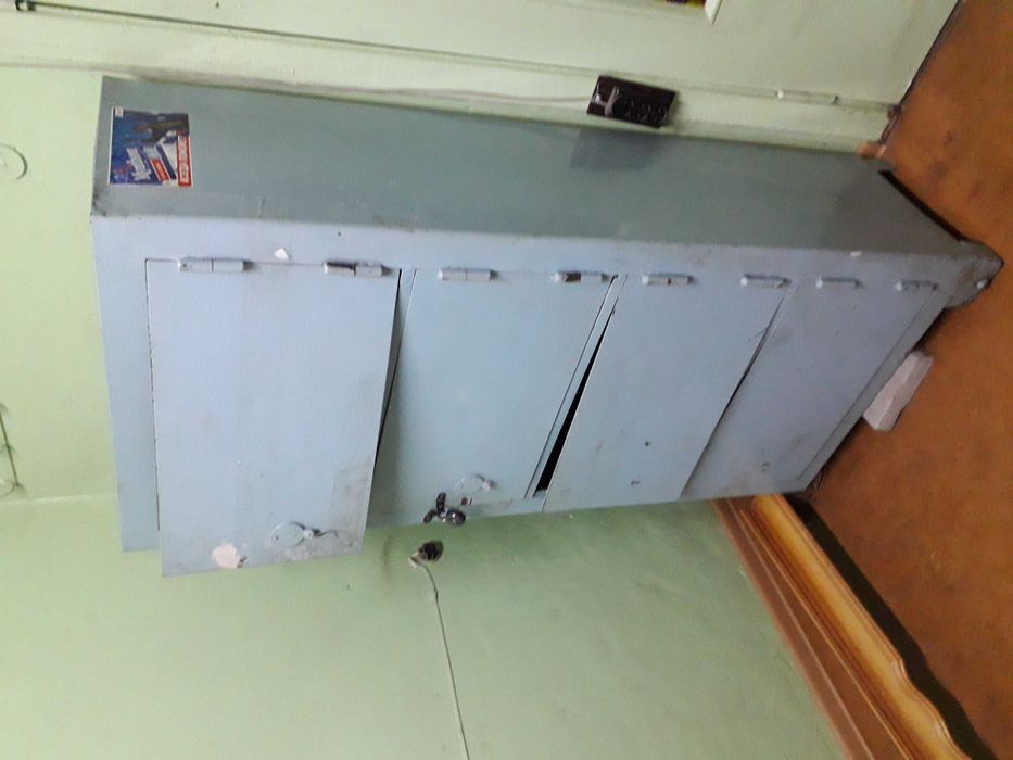 Сейф б/у  железный