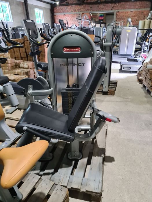 Бедрена екстензия / предно бедро Star Trac