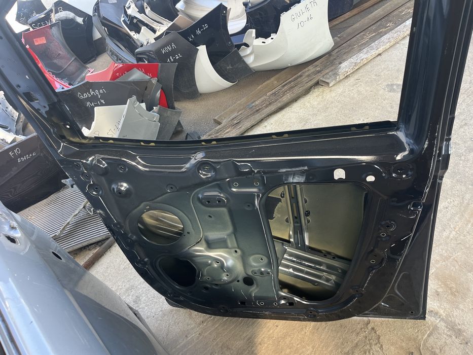 Врата Hyundai Staria 2022г