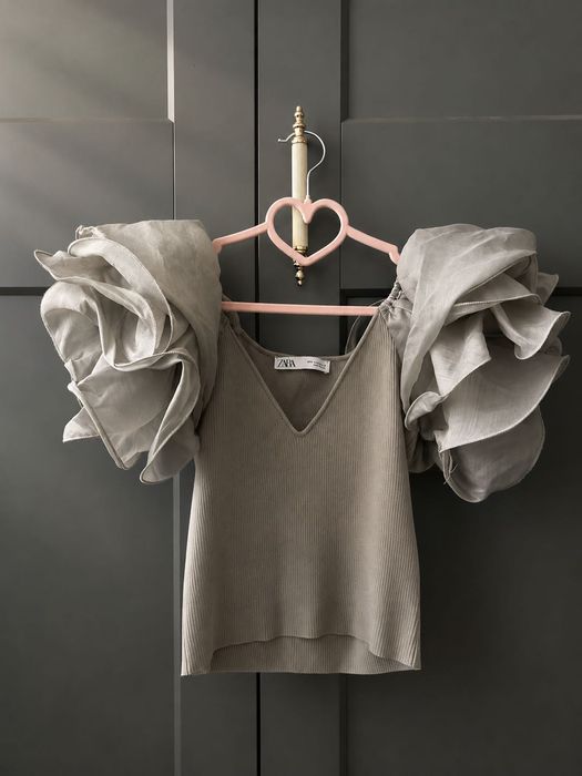 ZARA топ с ефектни буфан ръкави