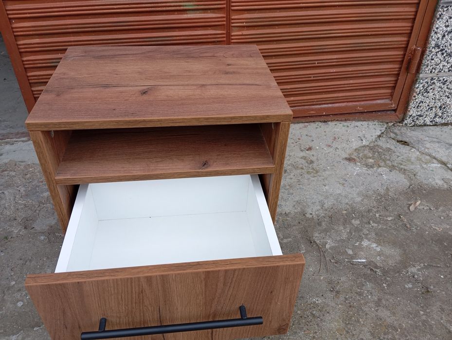 Нощно шкафче за спалня