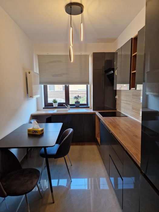 Vila P + 2 - 5 camere - 4 bai - 3 locuri de parcare + curte