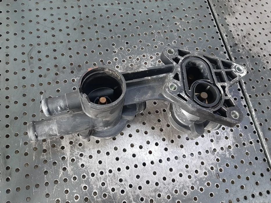 carcasa termostat 1.6fsi blf audi a3 8p seat altea toledo vw golf 5  skoda octavia 2 03c121111h
