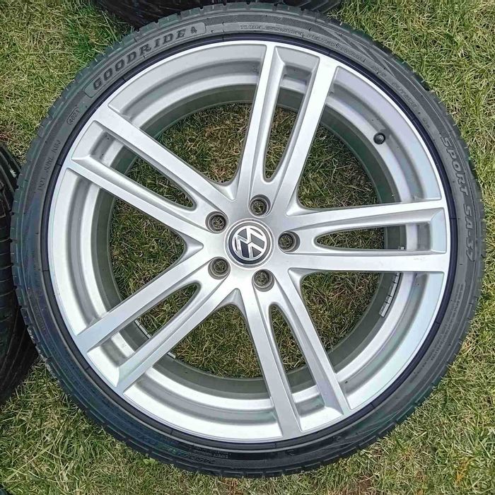 Джанти с гуми за VAG групата в перфектно състояние 5х112 20-ки