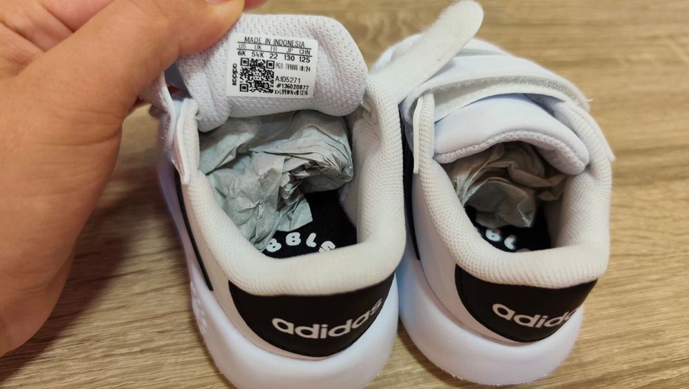 Боси обувки КК и обувки Адидас