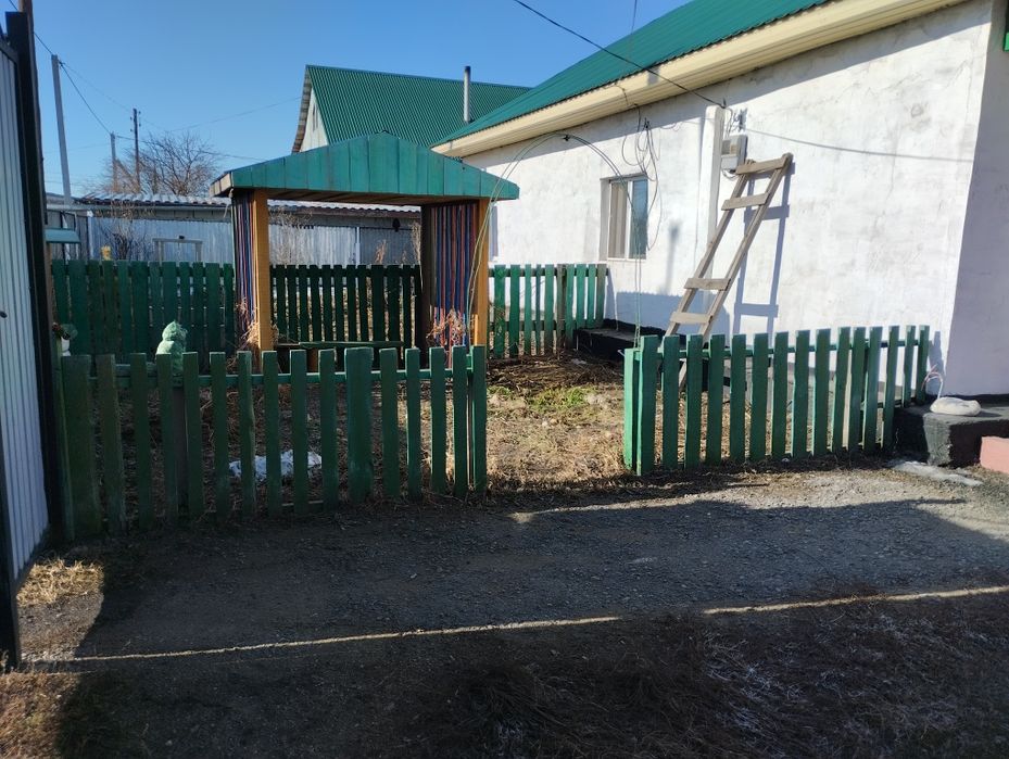 Срочно.продается частный дом, в центре Красного Яра.ыбырая дом 17.