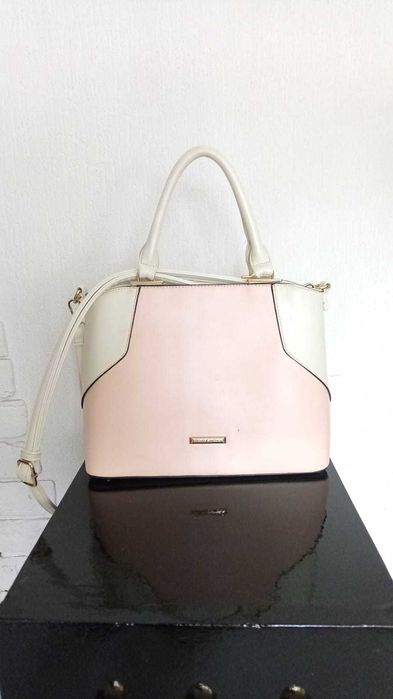 Сумка женская в отличном состоянии жесткая форма б/у