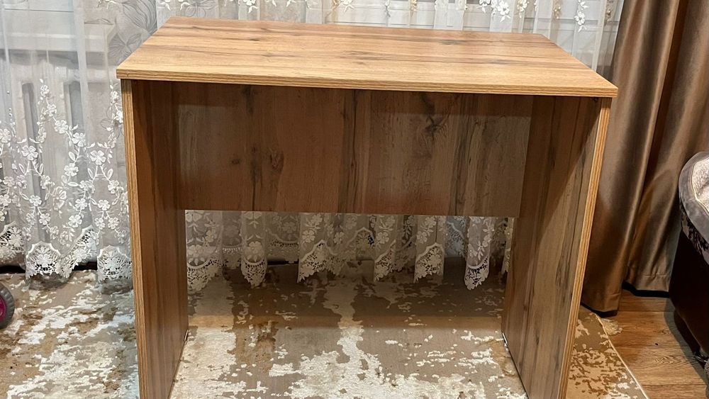 Продам столик универсальный