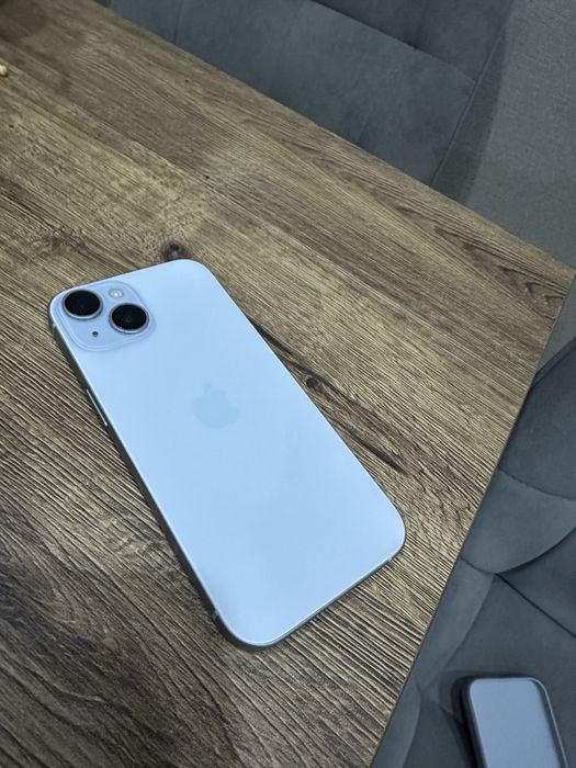 Айфон 15 в белом цвете