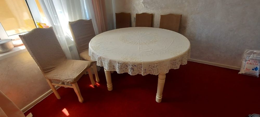 Продам стол со стульями в отличном состоянии