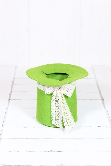 Palarie decorativa din fetru cu panglica din dantela