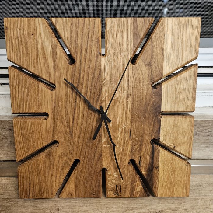 Стенен часовник от дъб