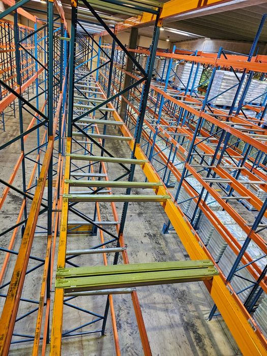 Suporturi metalice pentru paleți