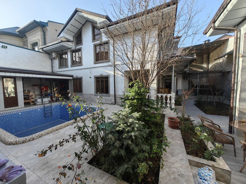 Сергели 3 бекат  дом 7 комнат 5 соток вдоль дороги с ремонтом .