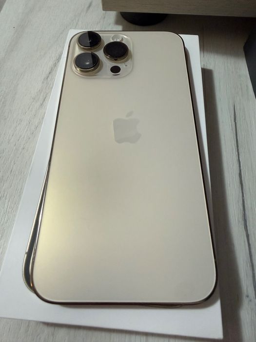 iPhone 14 Pro Max + 5 кейса и протектор