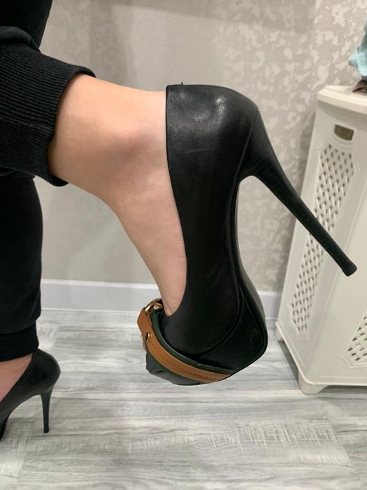 Кросовки новые 37 р за 5500