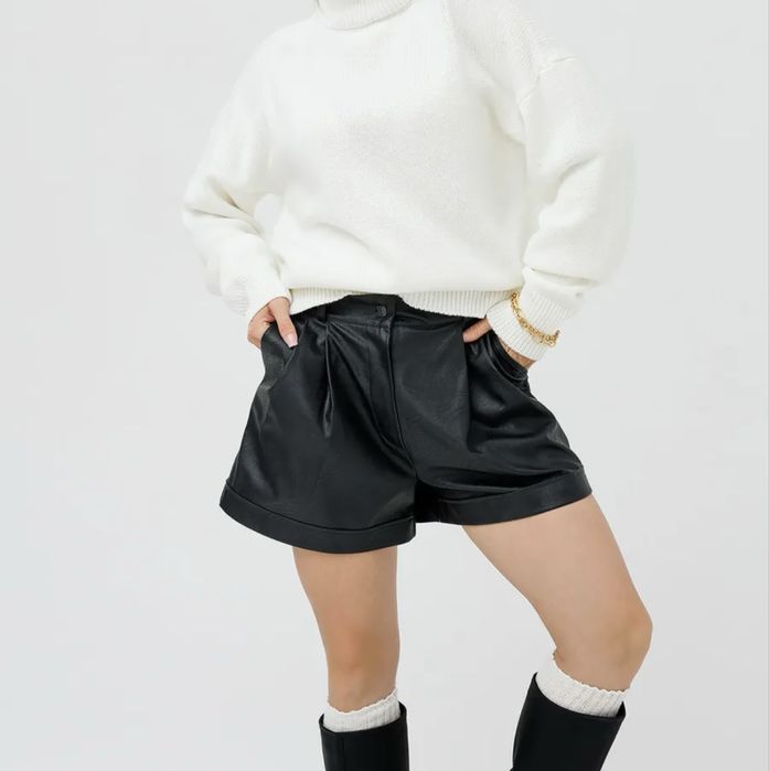 Женские кожанные классические шорты