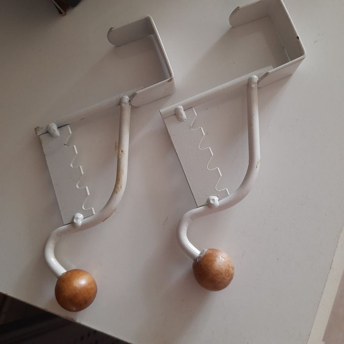 Вешалки на дверь