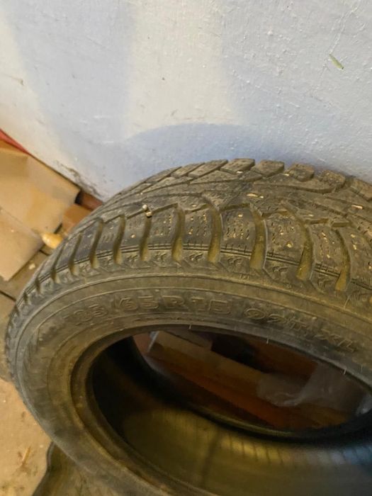 Продам пару зимних шин