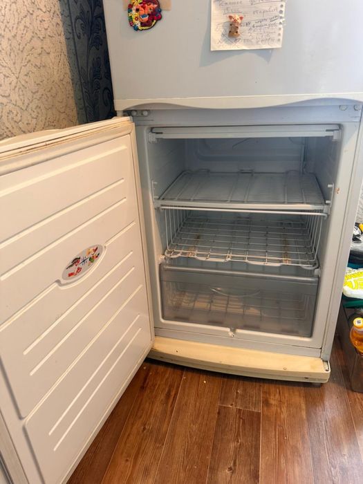 Холодильник Б/у бесплатно