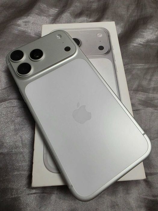 iPhone 17 pro max /256 Silver