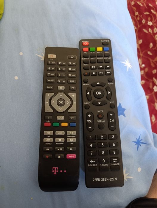 Vând doua telecomenzi 50 lei bucata
