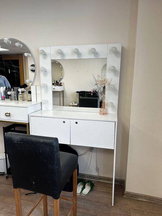 Визажный столик со стулом