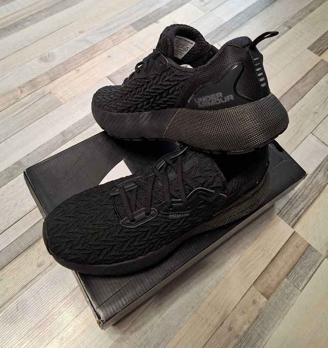 Under Armour model HOVR MEGA 3 CLONE - mas EUR44/CM28/US10/UK9 - NOI