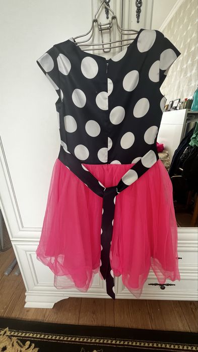 Красивое платье на девочку 7-9 лет