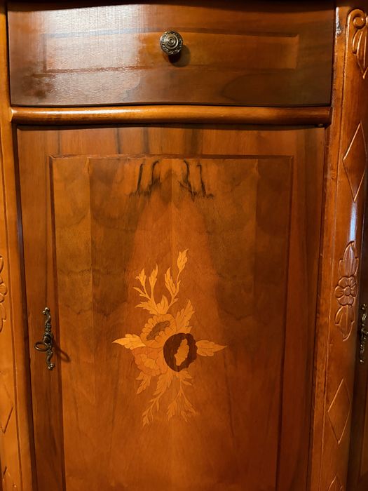 Красив старинен скрин