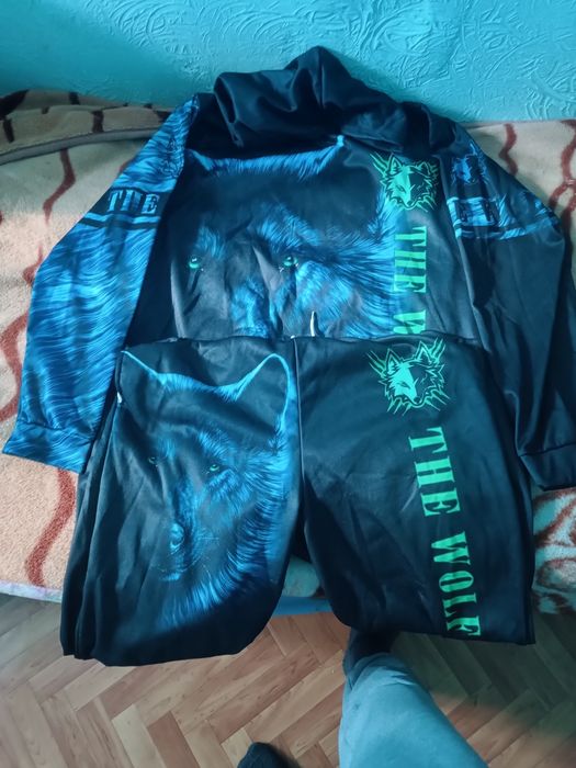 Продам костюм новый